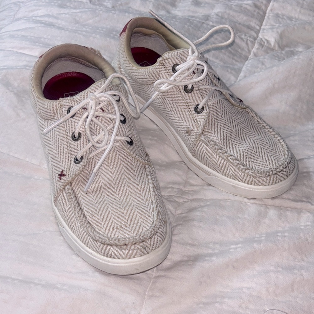 Arias Twisted X kicks western casual